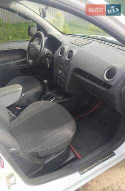 Хэтчбек Ford Fusion 2010 в 