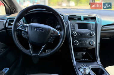 Седан Ford Fusion 2017 в 