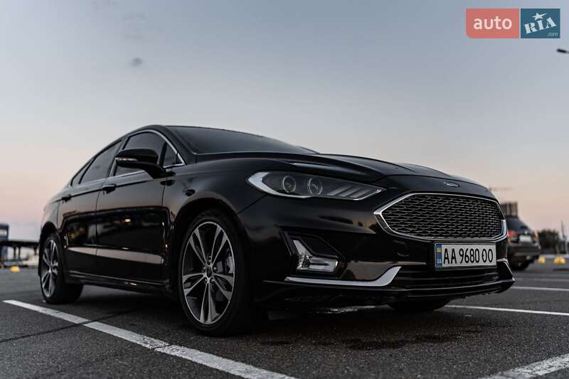Седан Ford Fusion 2018 в 