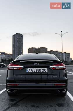 Седан Ford Fusion 2018 в 