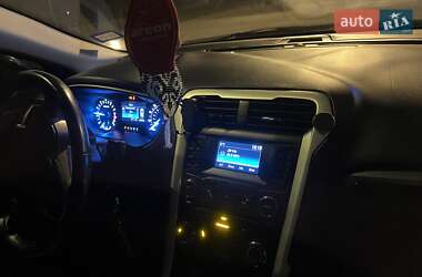 Седан Ford Fusion 2015 в 
