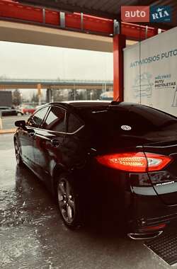 Седан Ford Fusion 2015 в 