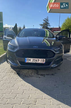 Седан Ford Fusion 2015 в 