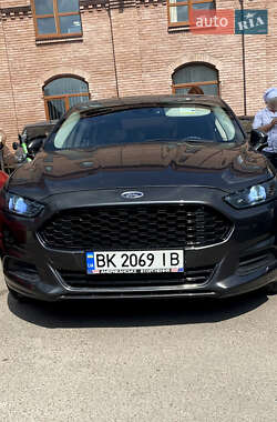 Седан Ford Fusion 2015 в 
