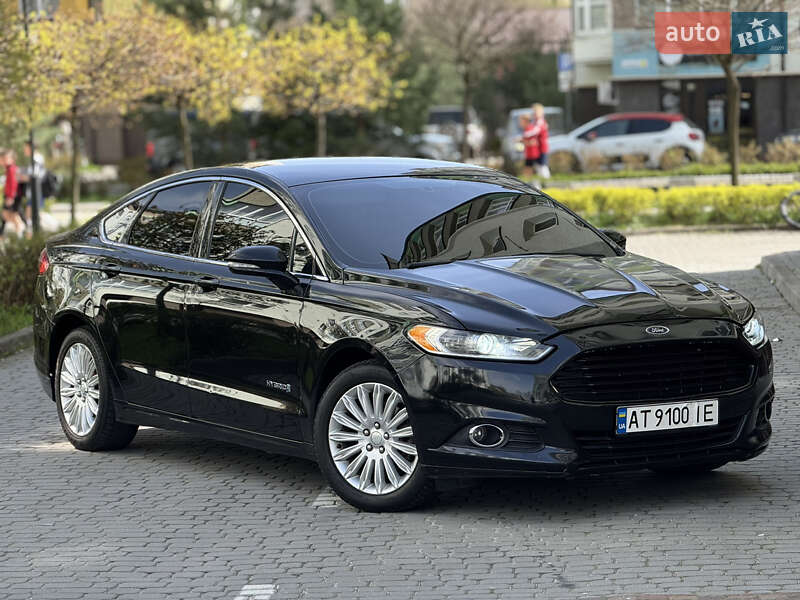 Седан Ford Fusion 2012 в 