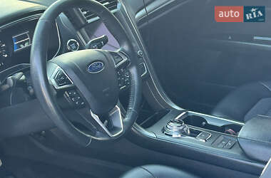 Седан Ford Fusion 2016 в 