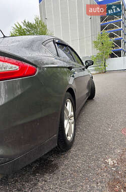 Седан Ford Fusion 2014 в 