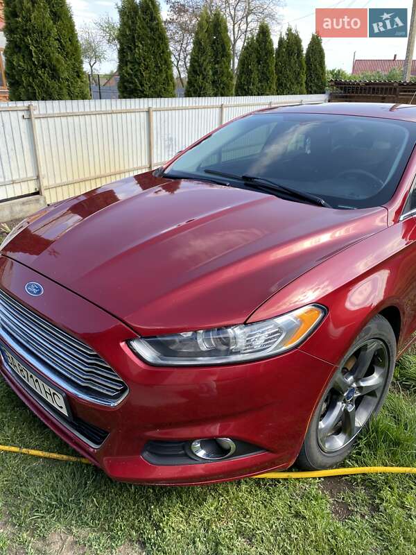 Седан Ford Fusion 2015 в 