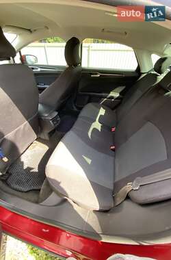 Седан Ford Fusion 2015 в 