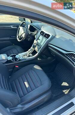 Седан Ford Fusion 2013 в 