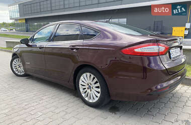 Седан Ford Fusion 2013 в 