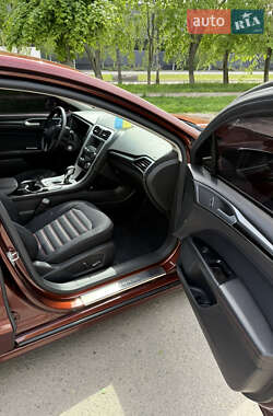 Седан Ford Fusion 2014 в 