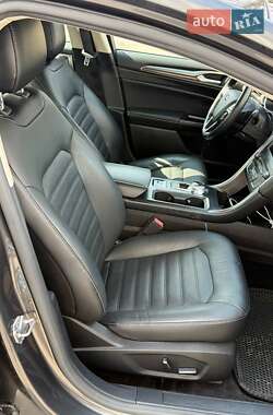 Седан Ford Fusion 2016 в 