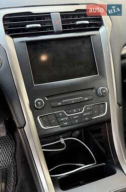 Седан Ford Fusion 2016 в 