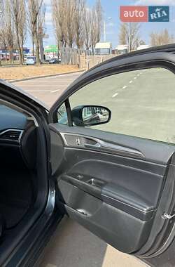 Седан Ford Fusion 2016 в 