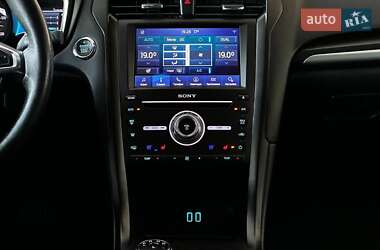 Седан Ford Fusion 2019 в 