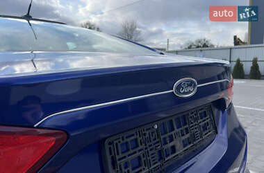 Седан Ford Fusion 2015 в 