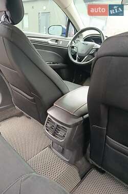 Седан Ford Fusion 2013 в 