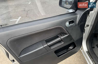 Хэтчбек Ford Fusion 2011 в 