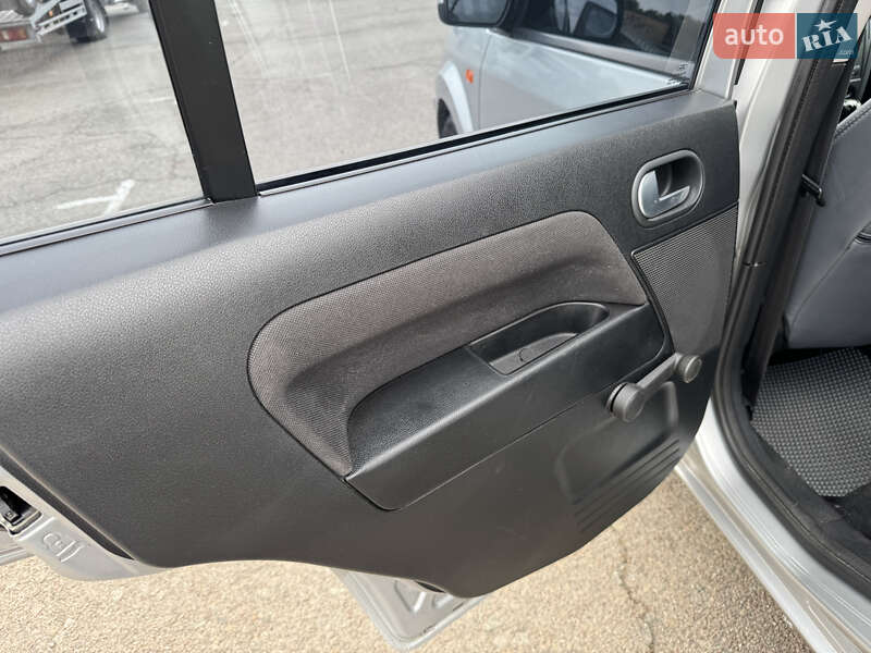 Хэтчбек Ford Fusion 2011 в Киеве фото 18 Хэтчбек Ford Fusion 2011 в Киеве