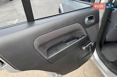 Хэтчбек Ford Fusion 2011 в 