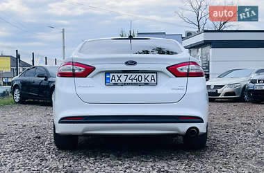 Седан Ford Fusion 2013 в 