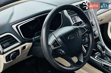 Седан Ford Fusion 2013 в 