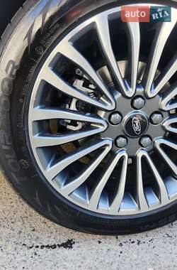 Седан Ford Fusion 2015 в 