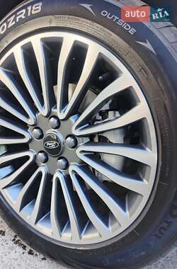 Седан Ford Fusion 2015 в 