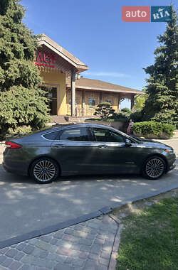Седан Ford Fusion 2016 в 