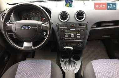 Хэтчбек Ford Fusion 2011 в 