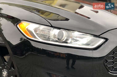 Седан Ford Fusion 2016 в 