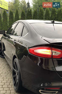Седан Ford Fusion 2016 в 