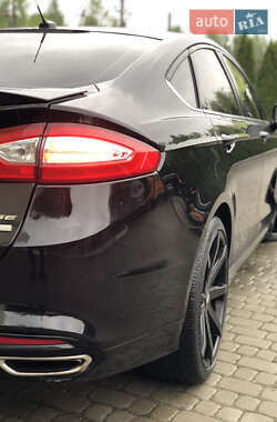 Седан Ford Fusion 2016 в 