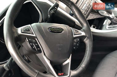 Седан Ford Fusion 2016 в 