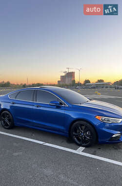 Седан Ford Fusion 2016 в 