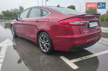 Седан Ford Fusion 2018 в 