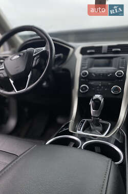 Седан Ford Fusion 2013 в 
