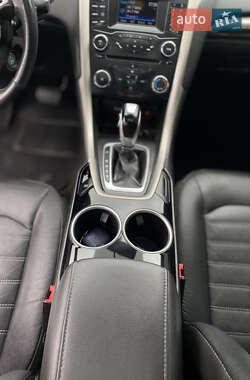 Седан Ford Fusion 2013 в 