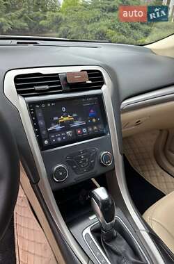 Седан Ford Fusion 2013 в 