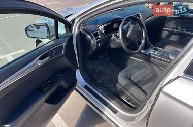 Седан Ford Fusion 2016 в 