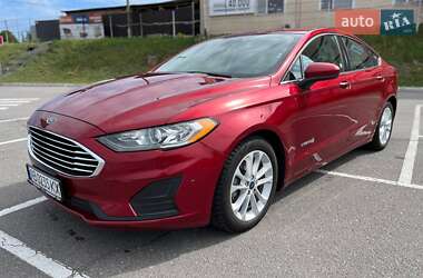 Седан Ford Fusion 2019 в 