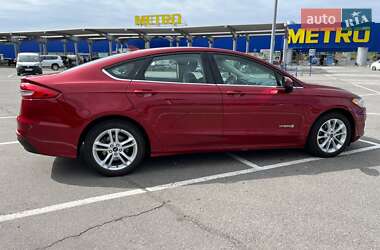 Седан Ford Fusion 2019 в 
