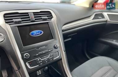 Седан Ford Fusion 2019 в 