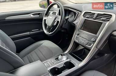Седан Ford Fusion 2019 в 