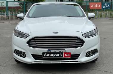 Седан Ford Fusion 2016 в 