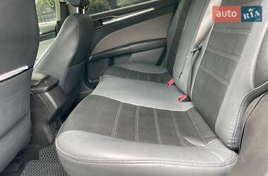 Седан Ford Fusion 2016 в 