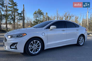 Седан Ford Fusion 2019 в 