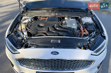 Седан Ford Fusion 2019 в 