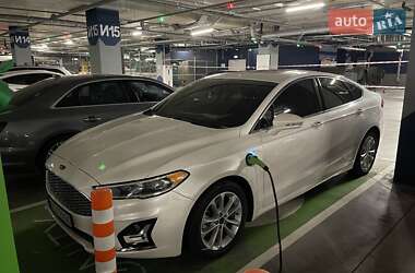 Седан Ford Fusion 2019 в 